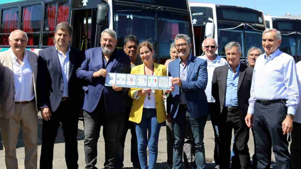 En Malvinas Argentinas, el Ministro de Transporte bonaerense, Jorge D’Onofrio, encabezó la presentación de las piezas de comunicación accesible e inclusiva para facilitar el acceso universal al sistema de transporte público de pasajeros.