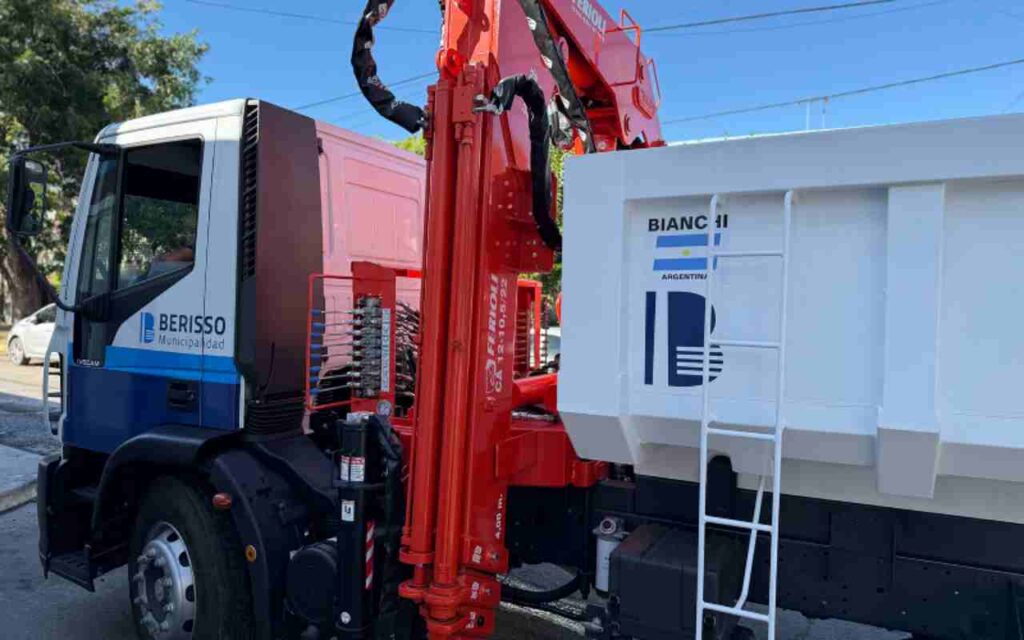 Nueva Almeja con Brazo Hidráulico para el Servicio de Recolección No Habitual