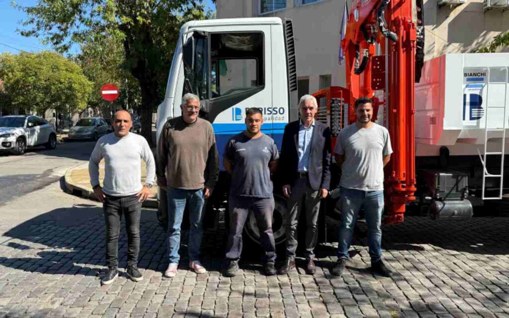 Nueva Almeja con Brazo Hidráulico para el Servicio de Recolección No Habitual