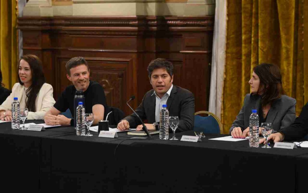 Kicillof se reunió con artistas y referentes de la cultura