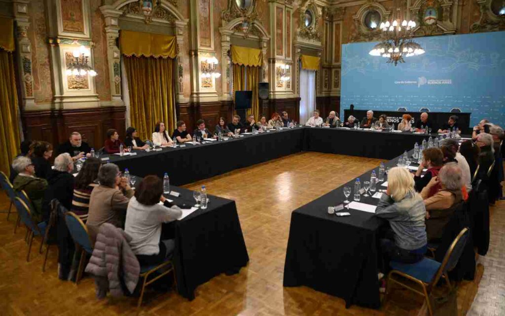 Kicillof se reunió con artistas y referentes de la cultura