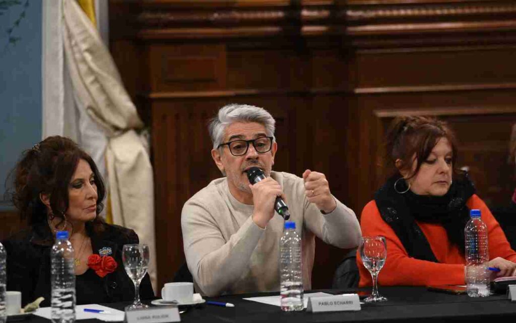 Kicillof se reunió con artistas y referentes de la cultura