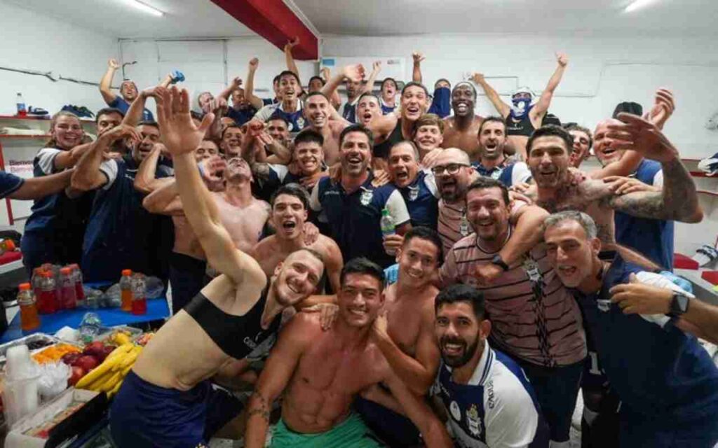 Gimnasia y Esgrima La Plata derrotó esta noche como visitante por 2 a 1 a Unión de Santa Fe y se clasificó a los cuartos de final del Torneo Clausura 2025, en un partido disputado en el estadio 15 de Abril.