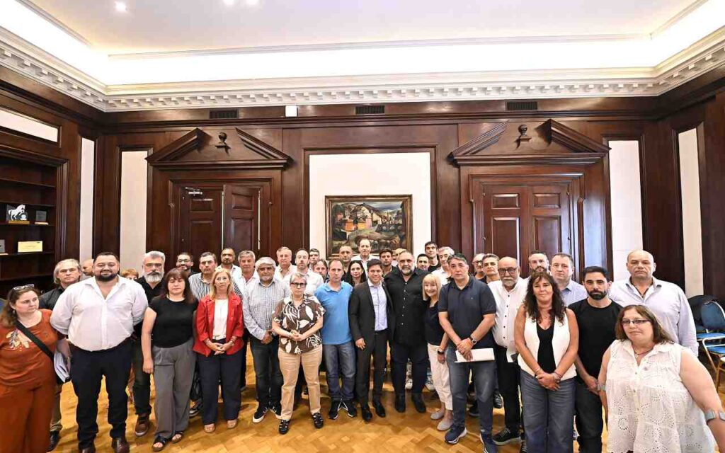 El gobierno bonaerense mantiene abierta la paritaria y convocará a los gremios a una nueva reunión en enero 2026