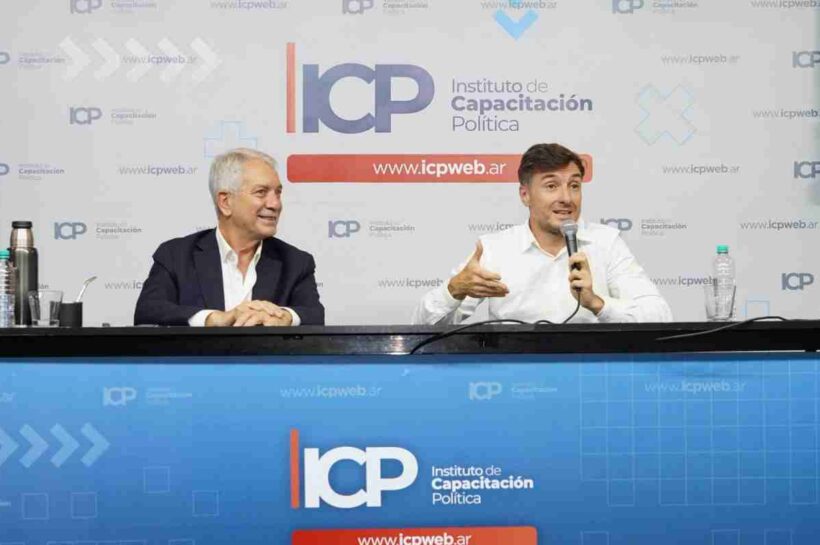 Con Alak y Ghi, comenzó en La Plata un ciclo de conferencias sobre gobiernos y territorios