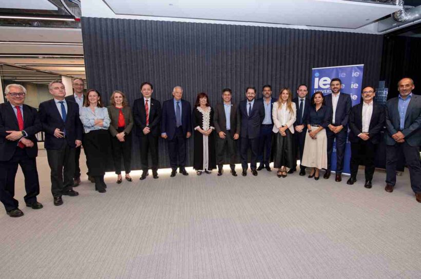 Se realizó una cena en honor al gobernador Kicillof en España