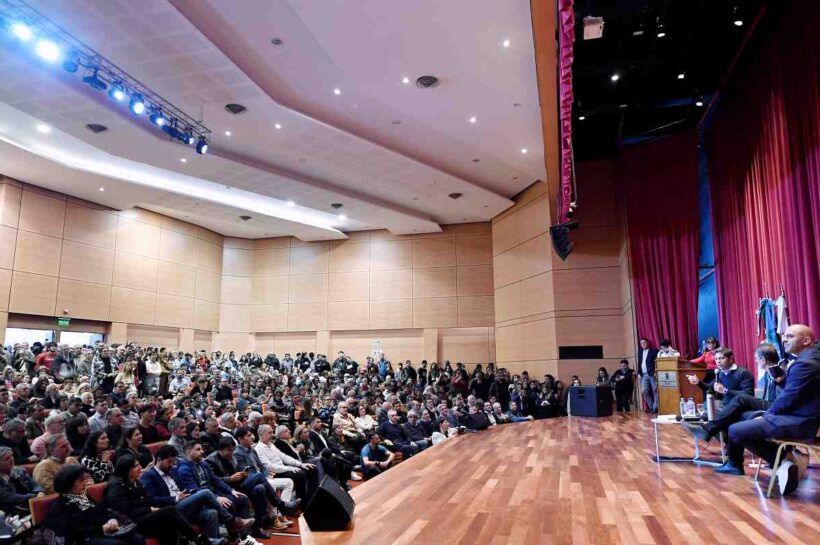 Kicillof presentó su libro “De Smith a Keynes” en la UTN de Córdoba