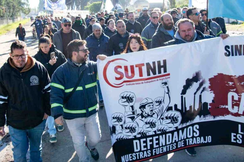Soledad Alonso acompañó el reclamo de los trabajadores de Cabot en Campana