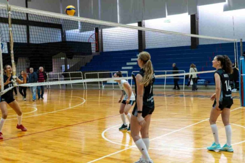 Los seleccionados de vóleibol preparan su 2026 en el CeNARD