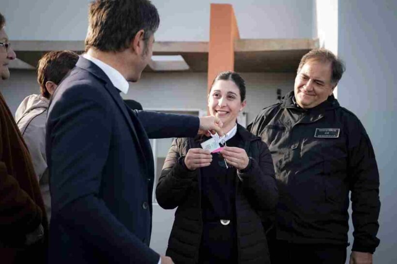 Kicillof entregó viviendas a familias de General Belgrano
