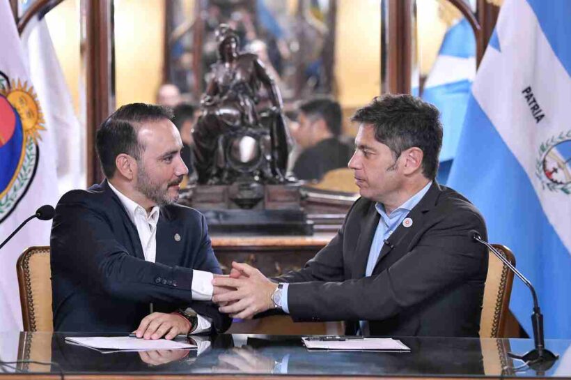 Kicillof suscribió convenios de cooperación con el gobernador de Corrientes Juan Pablo Valdés