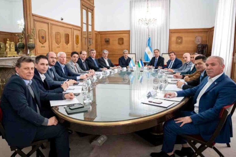 El Gobierno Nacional y Río Negro firmaron convenios para delegar la gestión y habilitar la inversión privada en el Tren del Valle y en rutas nacionales