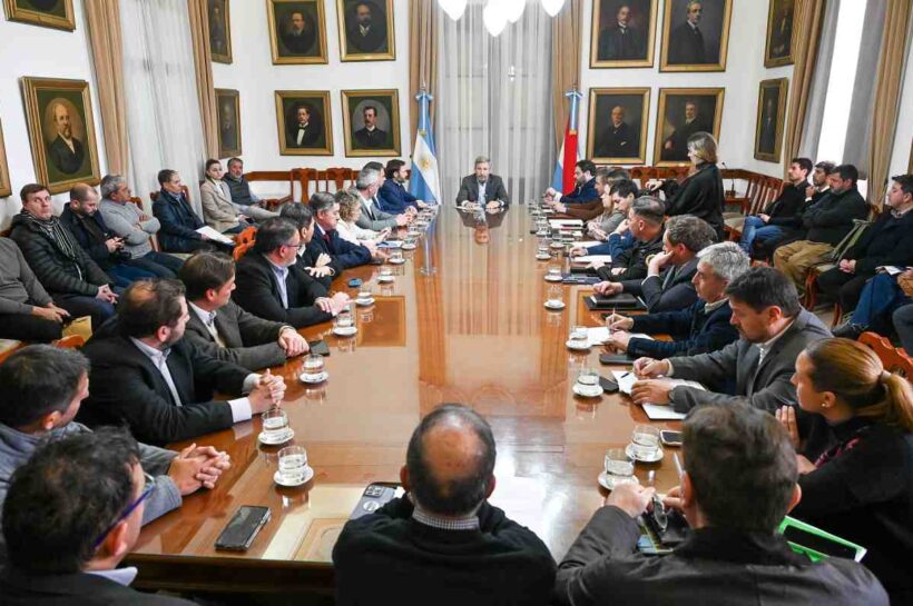 Frigerio reunió a intendentes y funcionarios para coordinar acciones ante el fenómeno de El Niño