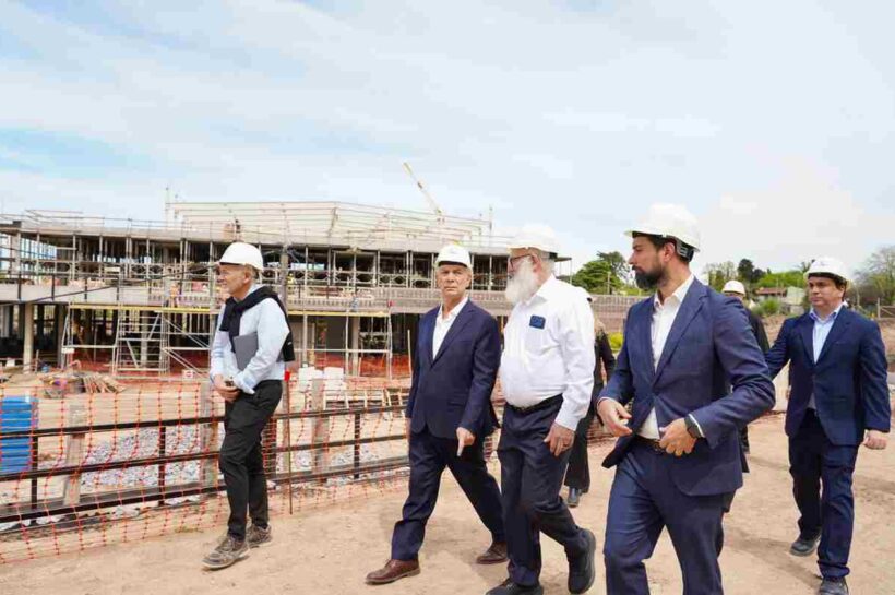 Alak recorrió los avances del nuevo centro comercial que jerarquiza a la Región Capital